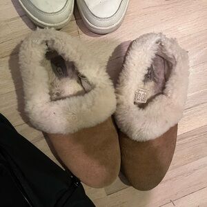 Ugg slippers size 7